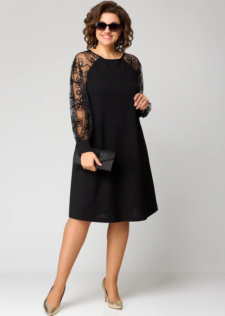 Edyth™ Elegante Spitzenkleid" could be rewritten as "Edyth™ Elegant Lace Dress.