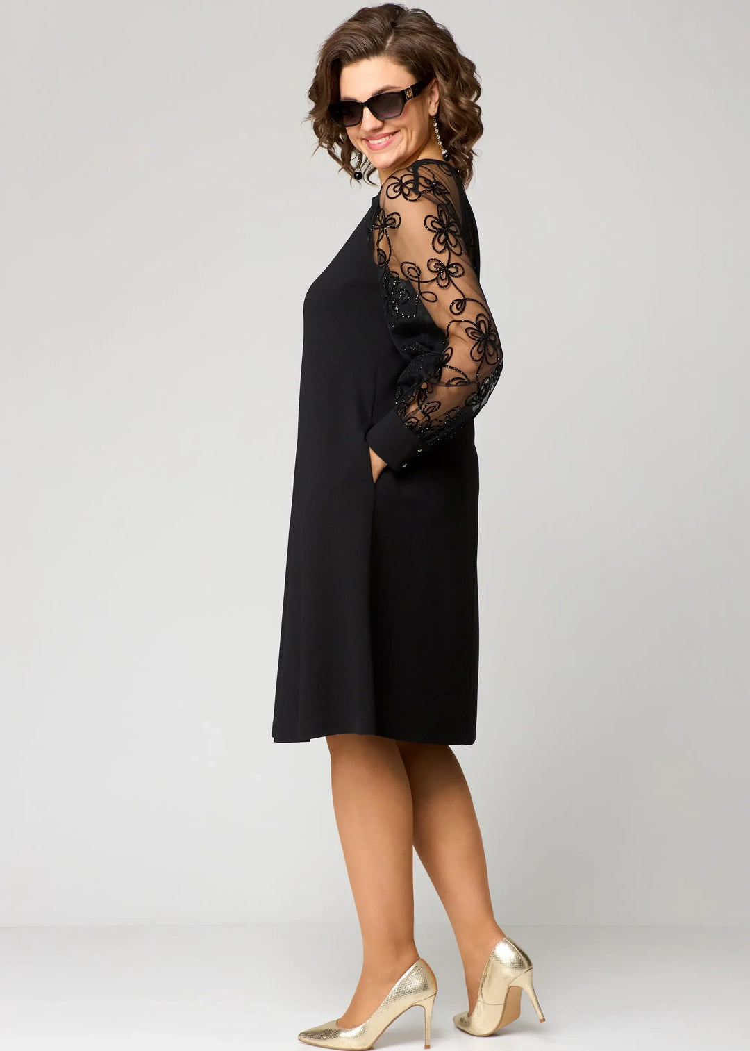 Edyth™ Elegante Spitzenkleid" could be rewritten as "Edyth™ Elegant Lace Dress.