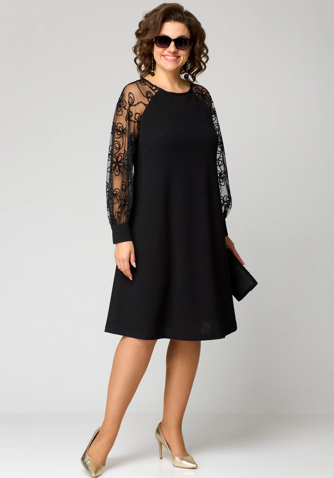 Edyth™ Elegante Spitzenkleid" could be rewritten as "Edyth™ Elegant Lace Dress.