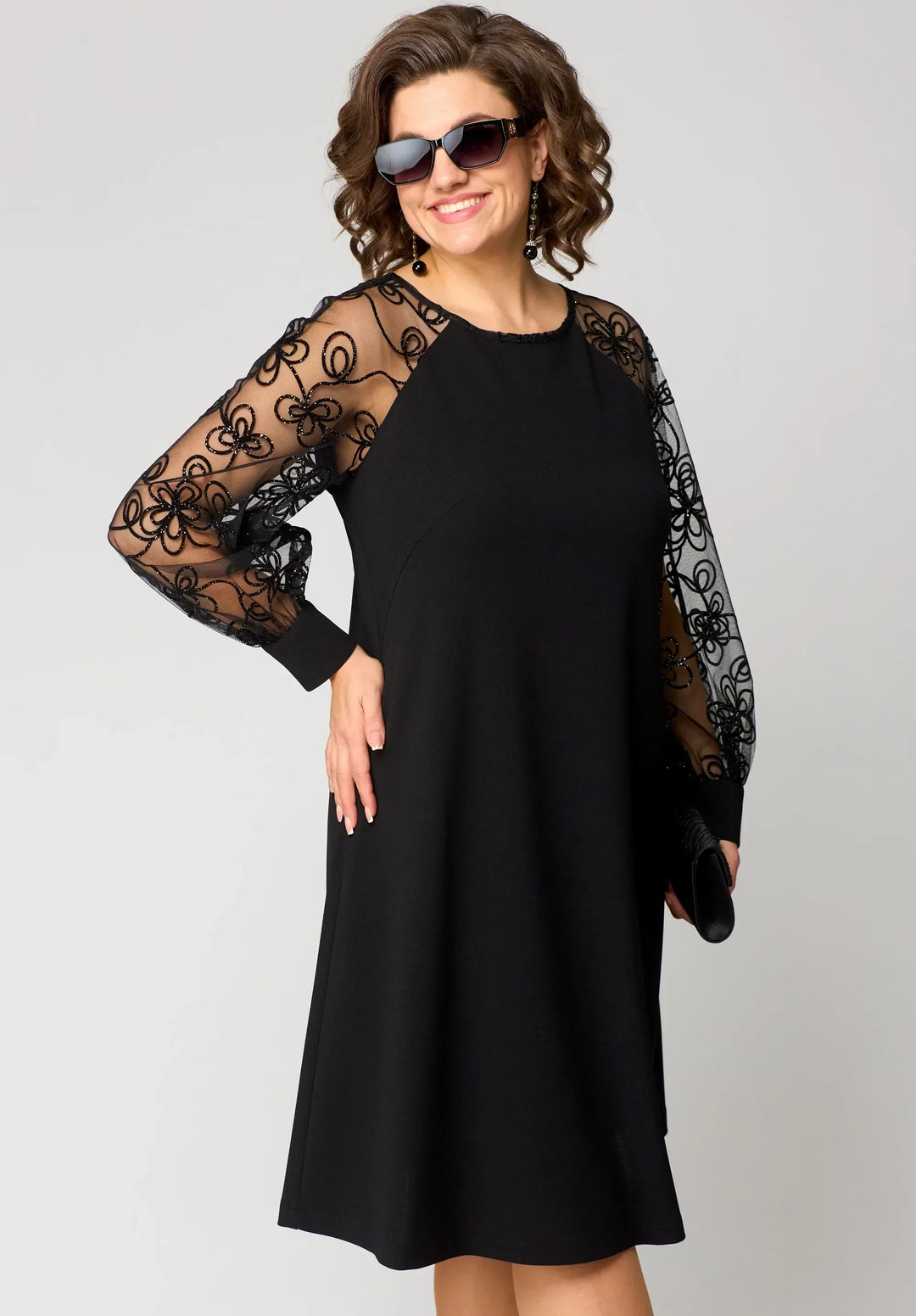 Edyth™ Elegante Spitzenkleid" could be rewritten as "Edyth™ Elegant Lace Dress.