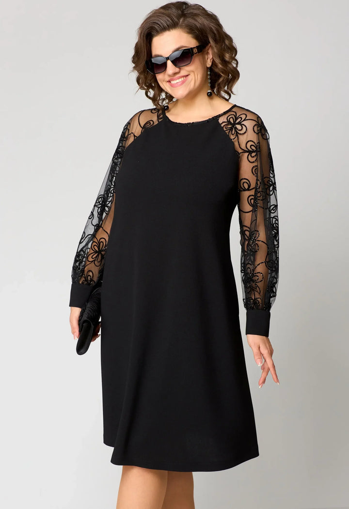 Edyth™ Elegante Spitzenkleid" could be rewritten as "Edyth™ Elegant Lace Dress.