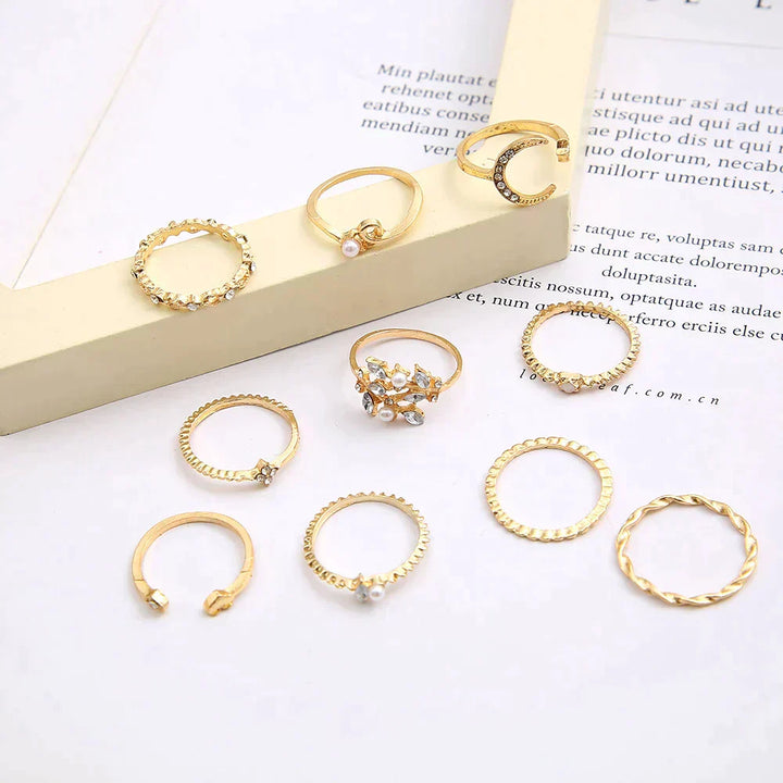 Set aus 10 böhmischen Ringen aus Silber und vergoldetem Material