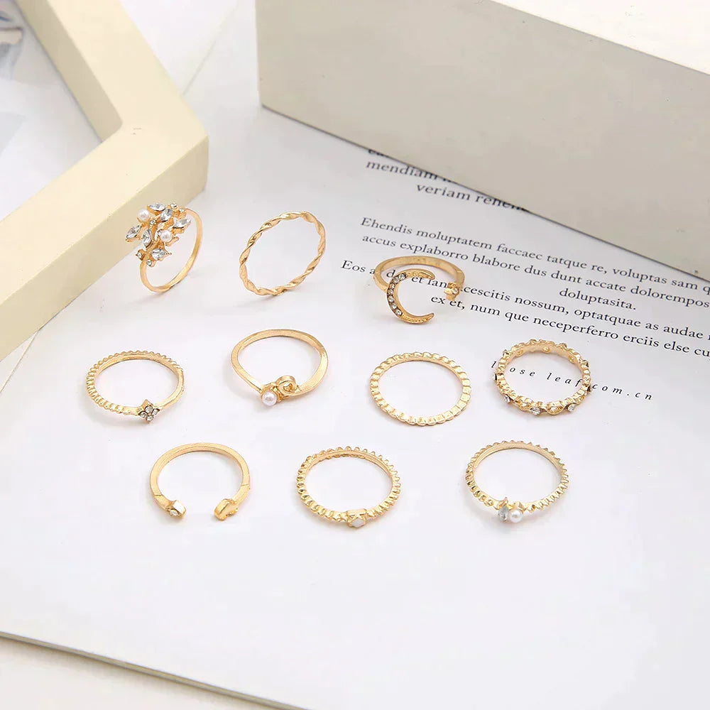 Set aus 10 böhmischen Ringen aus Silber und vergoldetem Material