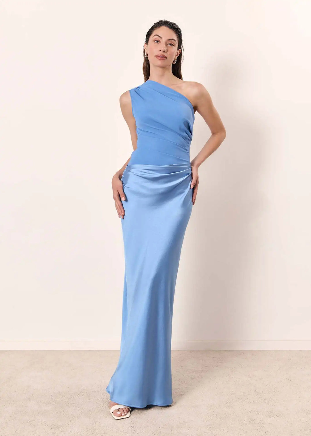 Sophia | Satin-Maxikleid mit einem Hauch von Eleganz
