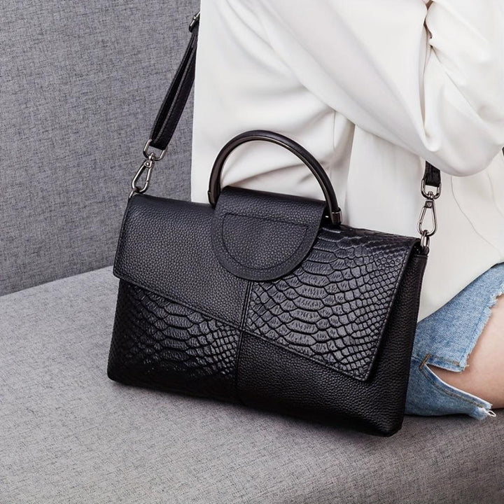 Cassandra | Handtasche mit opulentem Krokodil-Muster