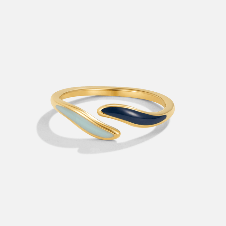 Umarmender Ring Wellen des blauen Ozeans