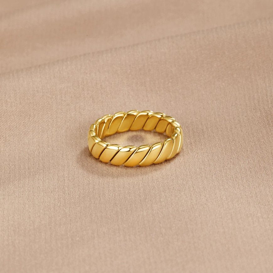 Verdrehter Unendlichkeit-Ring Calira