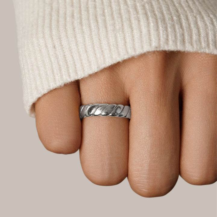 Silberring Calira Twisted Infinity