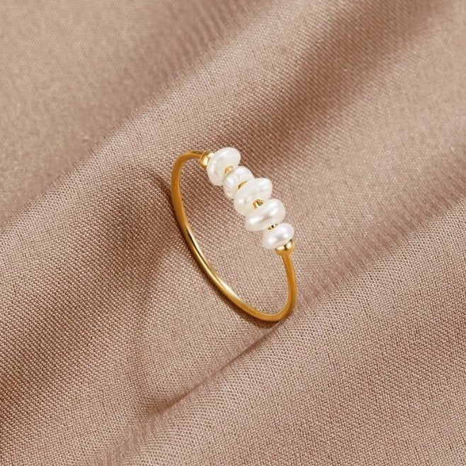Klassischer Ring aus Süßwasserperlen