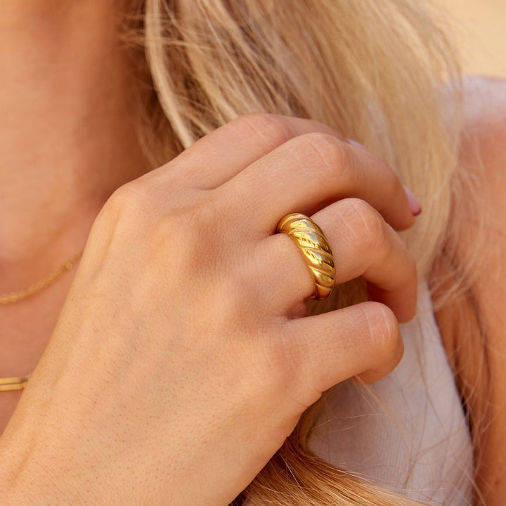 Goldene Croissant-Ring