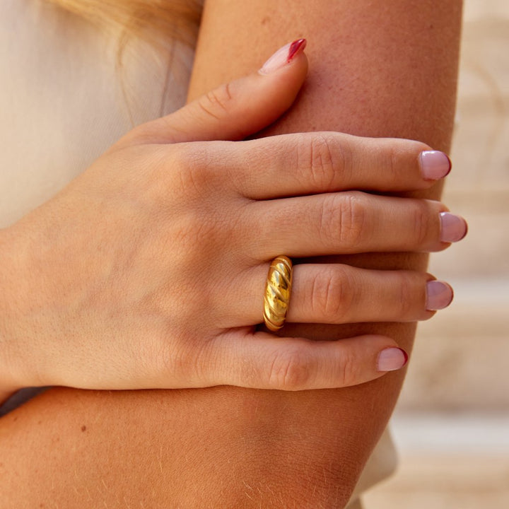 Goldene Croissant-Ring