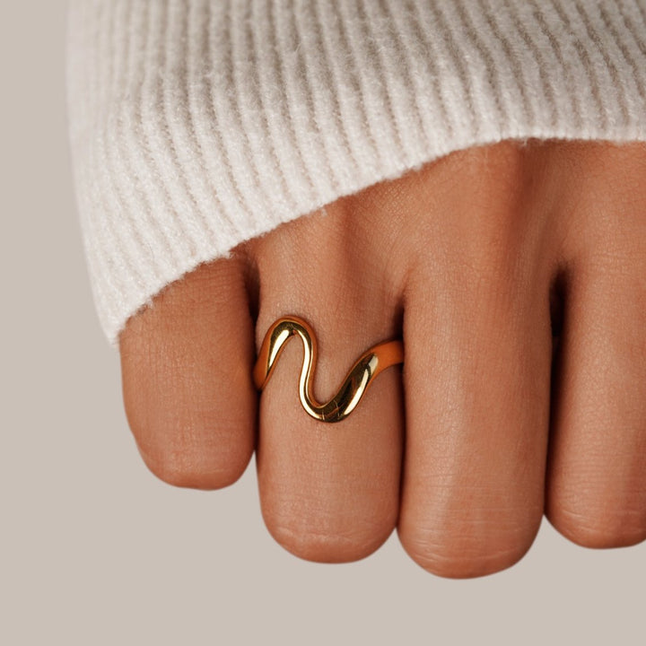 Wellenförmiger Goldring