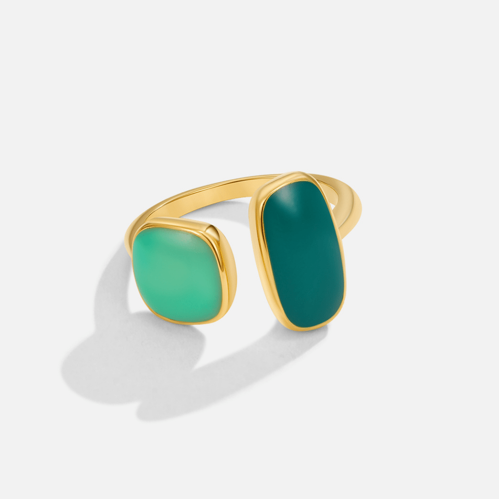 Umarmender Ring aus grünem Weidenholz