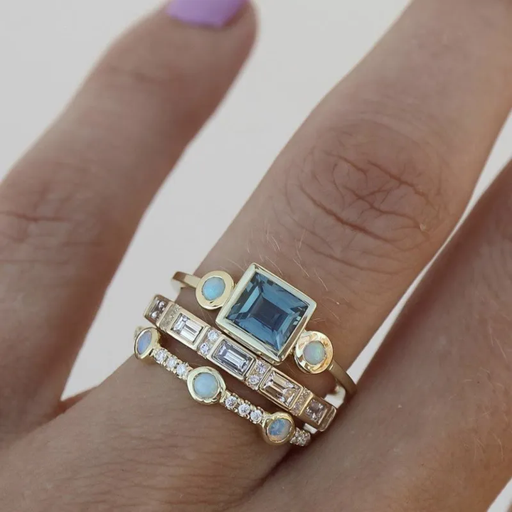 Vintage-Ring aus blauem Kristall
