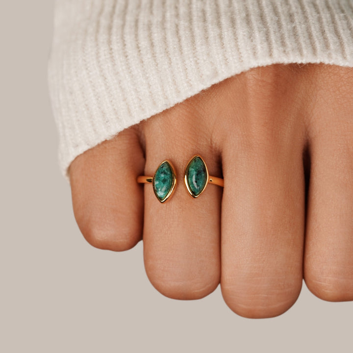 Umhüllender Ring aus grünem Jade