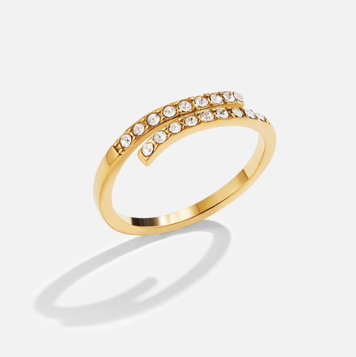 Umarmungsring aus Gold und Kristall