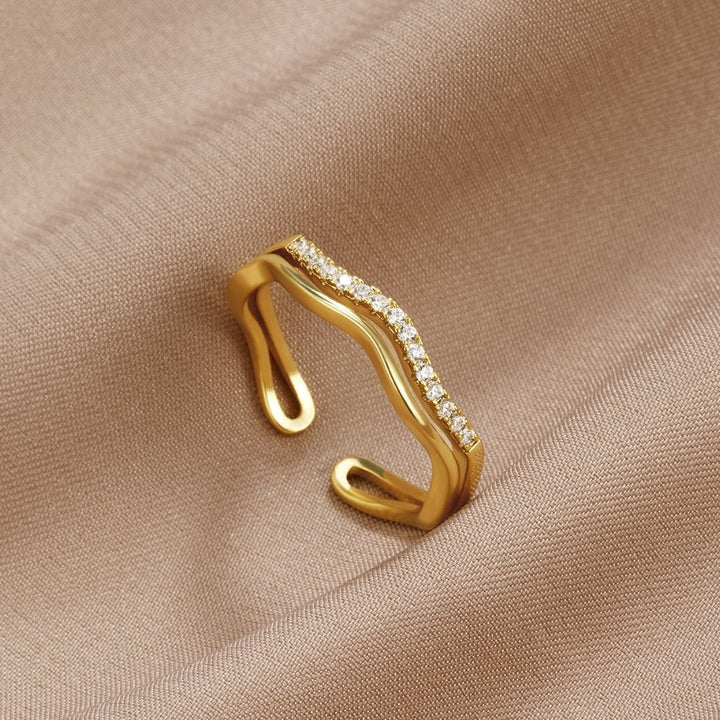 Juni-Ring aus Gold und Kristall