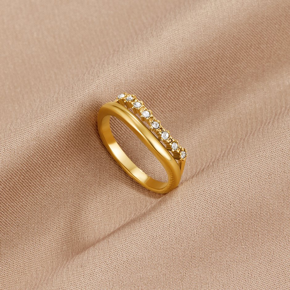 Überlagerter Ring aus weißem Kristall Marissa