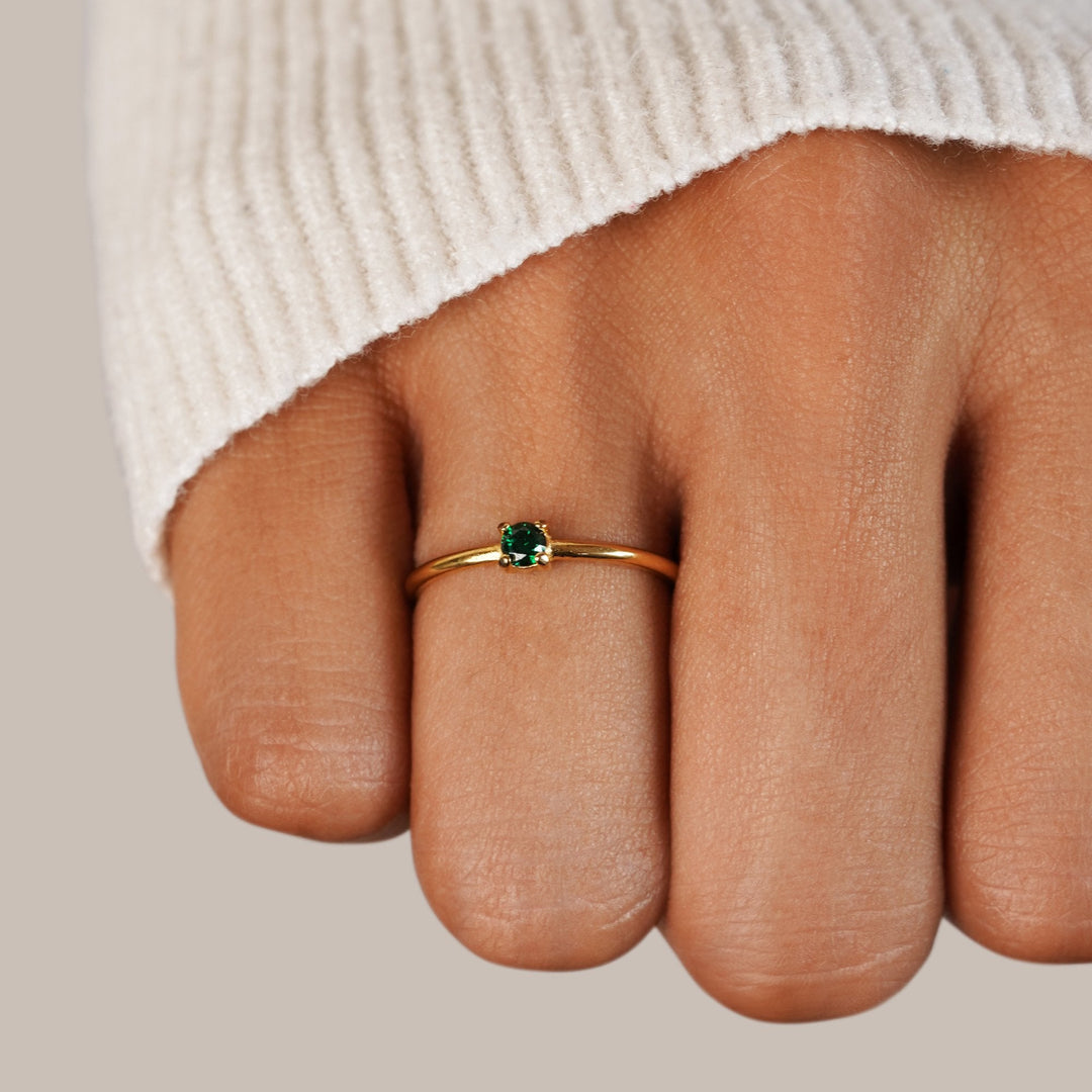Goldring mit Geburtsstein des Monats Mai