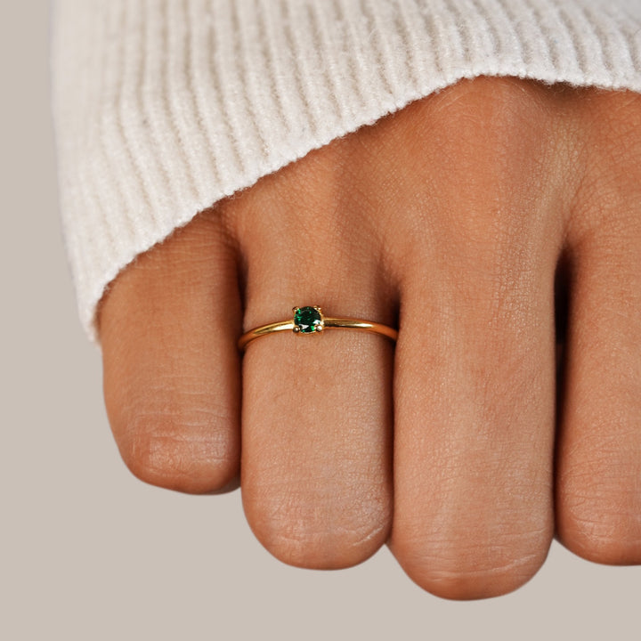 Goldring mit Geburtsstein des Monats Mai