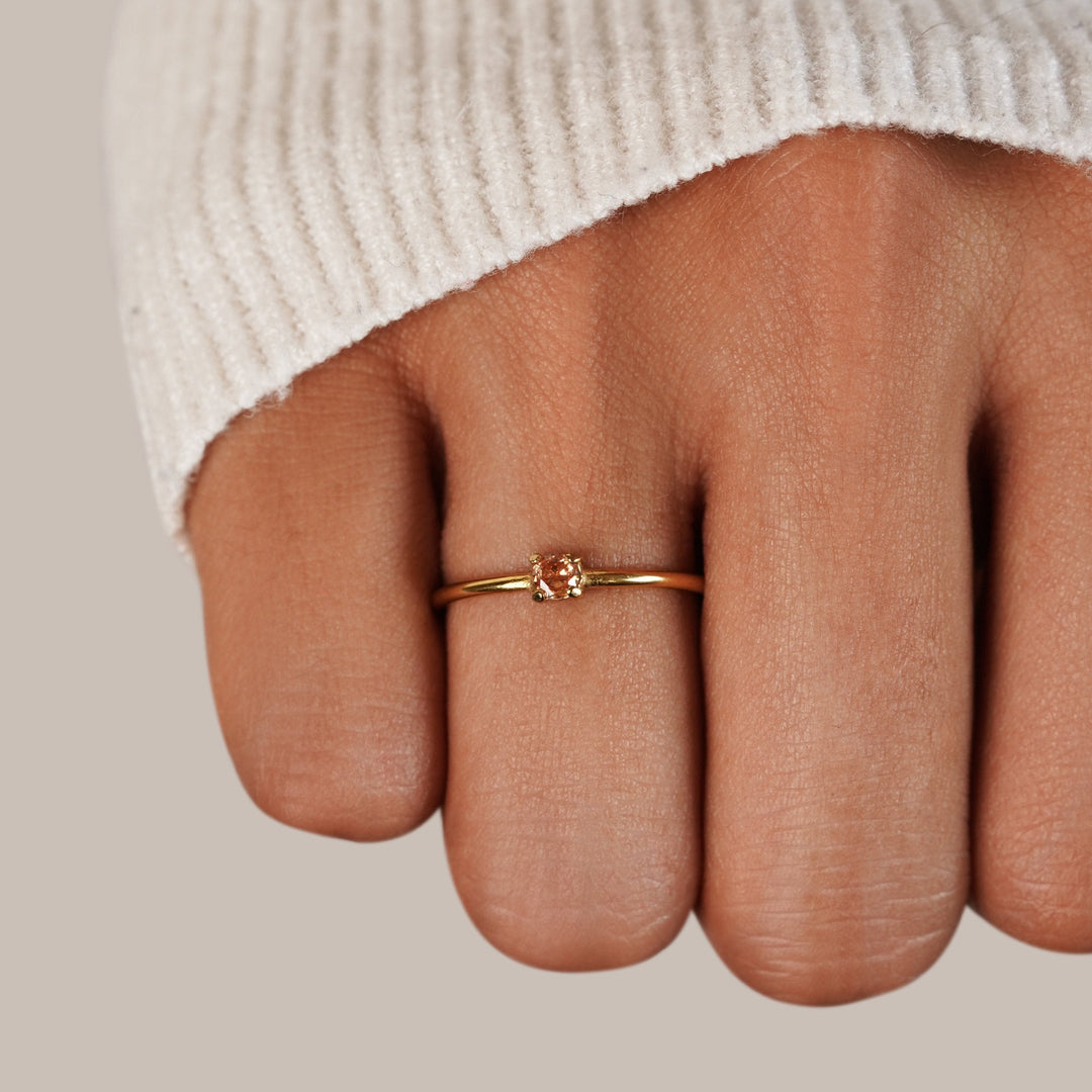 Goldring mit Geburtsstein des Monats November