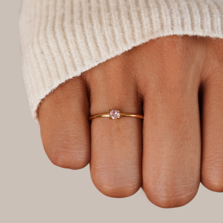 Goldring mit Geburtsstein des Oktobers