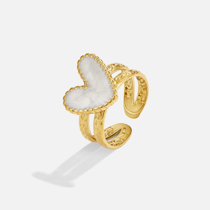 Ring aus Gold mit reinem Herzen