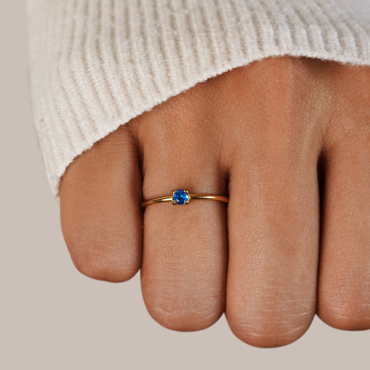 Goldring mit Geburtsstein für September