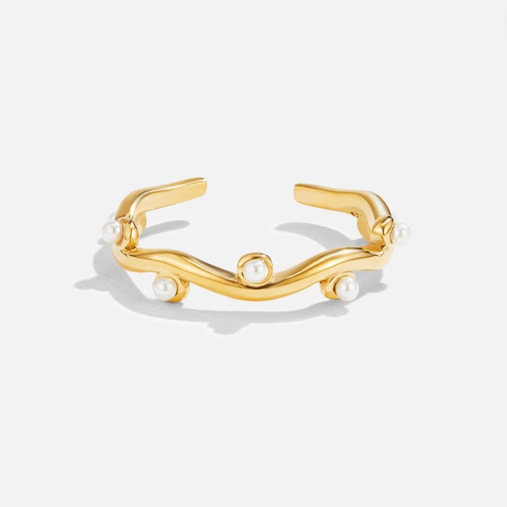 Goldring mit gewellten Perlen